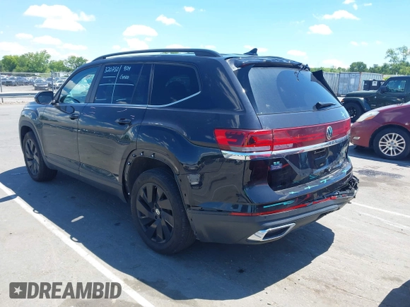 2024 Volkswagen Atlas SE with VIN 1V2JR2CA1RC529185, listed as a IAAI auction lot 42201837 with 17,919 mi miles and . Bid and sale history available at DreamBid. Image 3.