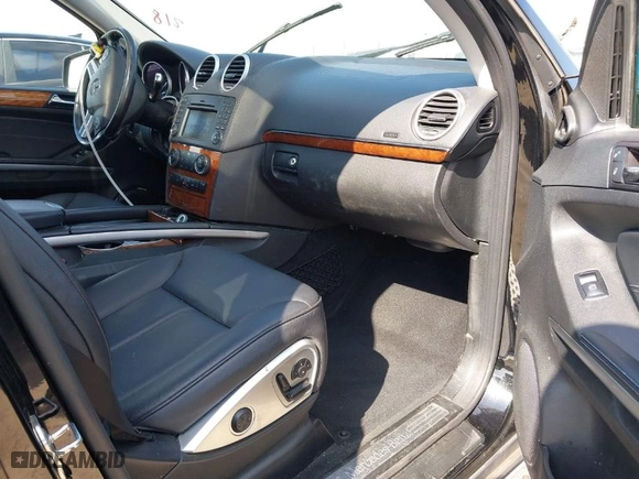 2012 Mercedes-Benz GL-Class GL 450 with VIN 4JGBF7BE8CA772992, listed as a IAAI auction lot 41532020 with 123,904 mi miles. Bid and sale history available at carsss.com. Image 5.