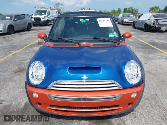 2007 MINI Convertible z VIN WMWRF33557TG16283, wystawiony jako IAAI lot #42331390 z przebiegiem 117 902 mil mil oraz . Historia ofert i sprzedaży dostępna na DreamBid. Obrazek 6.