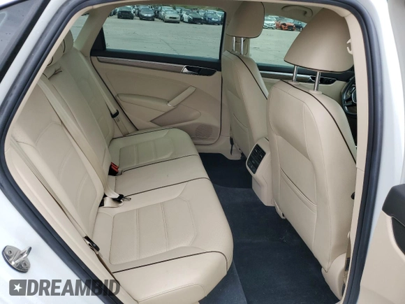2018 Volkswagen Passat SE z VIN 1VWBA7A32JC021694, wystawiony jako Copart lot #57619625 z przebiegiem 113 172 mil mil oraz Szkoda całkowita • Salvage title. Historia ofert i sprzedaży dostępna na DreamBid. Obrazek 10.