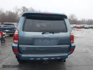 2005 Toyota 4Runner SR5 with VIN JTEBU14R658050952, listed as a IAAI auction lot 41188739 with 255,359 mi miles. Bid and sale history available at carsss.com. Image 17.