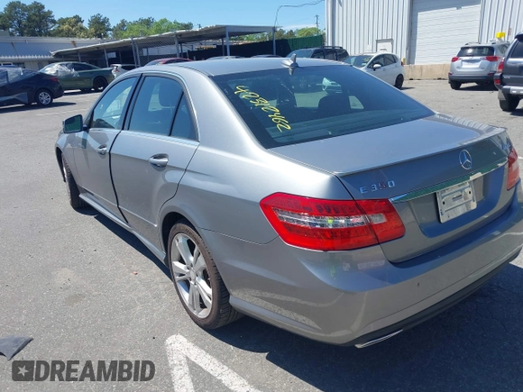 2012 Mercedes-Benz E 350 Luxury z VIN WDDHF8JB6CA537413, wystawiony jako IAAI lot #42312462 z przebiegiem 58 362 mil mil oraz . Historia ofert i sprzedaży dostępna na DreamBid. Obrazek 3.