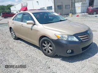 2011 Toyota Camry LE z VIN 4T1BF3EK8BU603370, wystawiony jako IAAI lot #42445804 z przebiegiem 198 990 mil mil oraz . Historia ofert i sprzedaży dostępna na DreamBid. Obrazek 1.