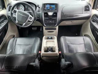 2011 Chrysler Town & Country Touring L z VIN 2A4RR8DG2BR703119, wystawiony jako Copart lot #58184975 z przebiegiem 180 601 mil mil oraz Szkoda całkowita • Salvage title. Historia ofert i sprzedaży dostępna na DreamBid. Obrazek 8.