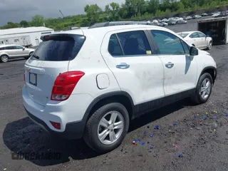 2019 Chevrolet Trax LT z VIN KL7CJPSB5KB943555, wystawiony jako IAAI lot #42335227 z przebiegiem 125 458 mil mil oraz . Historia ofert i sprzedaży dostępna na DreamBid. Obrazek 4.