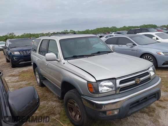 2000 Toyota 4Runner SR5 with VIN JT3GN86R0Y0159931, listed as a IAAI auction lot 40493131 with 200,277 mi miles and . Bid and sale history available at DreamBid. Image 1.