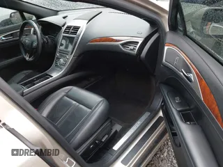 2017 Lincoln MKZ Select with VIN 3LN6L5C9XHR657825, listed as a IAAI auction lot 41950371 with 47,637 mi miles. Bid and sale history available at carsss.com. Image 5.