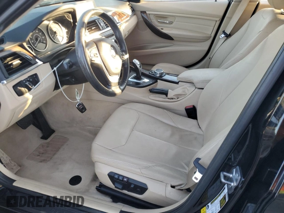 2015 BMW 3 Series 328i xDrive z VIN WBA3G7C58FK297859, wystawiony jako Copart lot #82345664 z przebiegiem 118 052 mil mil oraz Szkoda całkowita • Salvage title. Historia ofert i sprzedaży dostępna na DreamBid. Obrazek 7.