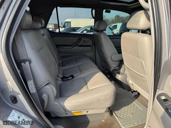 2001 Toyota Sequoia Limited with VIN 5TDBT48A81S014277, listed as a Copart auction lot 47901325 with 121,786 mi miles and Clean Title. Bid and sale history available at carsss.com. Image 6.