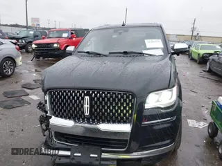 2022 Lincoln Navigator Black Label z VIN 5LMJJ3TT2NEL13739, wystawiony jako IAAI lot #41296594 z przebiegiem 58 116 mil mil oraz . Historia ofert i sprzedaży dostępna na DreamBid. Obrazek 13.
