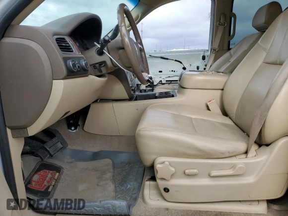 2009 Chevrolet Tahoe 1LT z VIN 1GNFK230X9R249644, wystawiony jako Copart lot #85458774 z przebiegiem 231 448 mil mil oraz Czysty tytuł • Clean title. Historia ofert i sprzedaży dostępna na DreamBid. Obrazek 7.