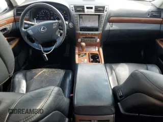 2010 Lexus LS 460 z VIN JTHBL5EFXA5097219, wystawiony jako Copart lot #52623605 z przebiegiem 147 710 mil mil oraz Nie do naprawy • Non repairable. Historia ofert i sprzedaży dostępna na DreamBid. Obrazek 8.