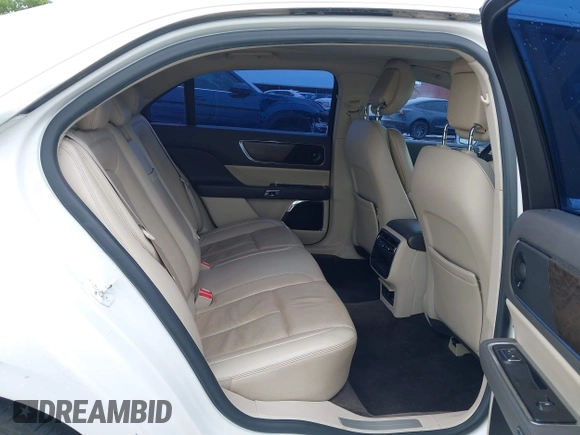 2017 Lincoln Continental Select z VIN 1LN6L9SK5H5616680, wystawiony jako IAAI lot #42465865 z przebiegiem 86 686 mil mil oraz . Historia ofert i sprzedaży dostępna na DreamBid. Obrazek 8.
