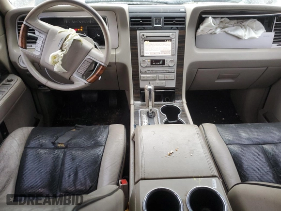 2008 Lincoln Navigator with VIN 5LMFL28528LJ19894, listed as a Copart auction lot 47608635 with 250,569 mi miles and Salvage title. Bid and sale history available at DreamBid. Image 8.