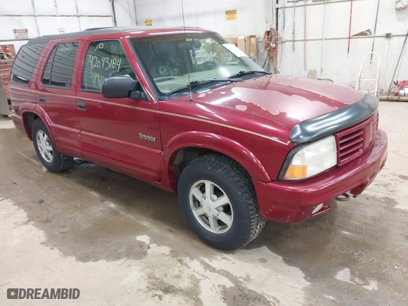 1999 Oldsmobile Bravada with VIN 1GHDT13W9X2701952, listed as a IAAI auction lot 42093184 with 121,532 mi miles. Bid and sale history available at carsss.com. Image 1.
