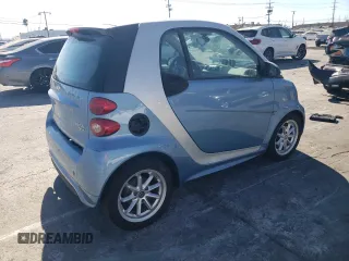 2014 Smart fortwo Passion z VIN WMEEJ9AA5EK778600, wystawiony jako Copart lot #70270444 z przebiegiem 20 545 mil mil oraz Tytuł czysty. Historia ofert i sprzedaży dostępna na DreamBid. Obrazek 3.