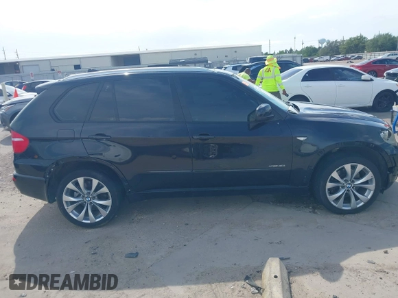 2010 BMW X5 z VIN 5UXFE8C52AL311929, wystawiony jako IAAI lot #42029162 z przebiegiem 182 369 mil mil oraz . Historia ofert i sprzedaży dostępna na DreamBid. Obrazek 13.