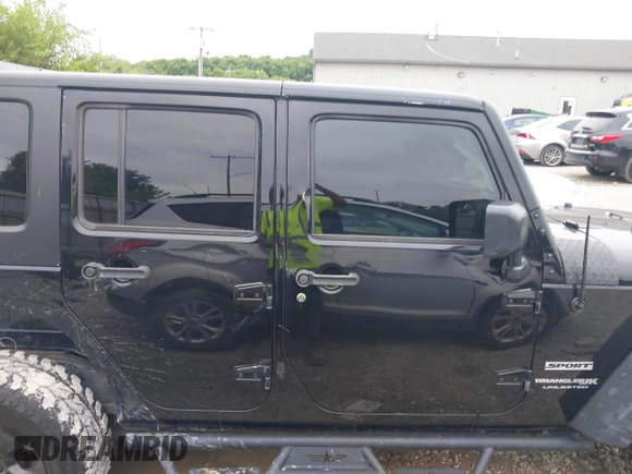 2018 Jeep Wrangler Unlimited Freedom z VIN 1C4BJWDG0JL803889, wystawiony jako IAAI lot #42782367 z przebiegiem 105 738 mil mil oraz . Historia ofert i sprzedaży dostępna na DreamBid. Obrazek 14.