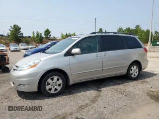 2010 Toyota Sienna XLE z VIN 5TDYK4CC5AS331746, wystawiony jako Copart lot #59167705 z przebiegiem 211 944 mil mil oraz Szkoda całkowita • Salvage title. Historia ofert i sprzedaży dostępna na DreamBid. Obrazek 1.