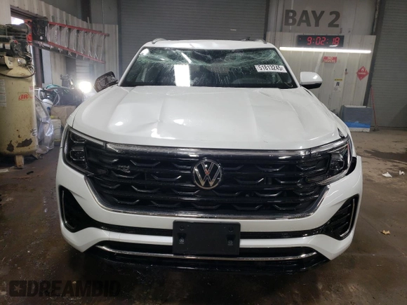 2024 Volkswagen Atlas SEL R-Line with VIN 1V2AE2CAXRC233383, listed as a Copart auction lot 51813245 with 3,333 mi miles and Salvage title. Bid and sale history available at DreamBid. Image 5.