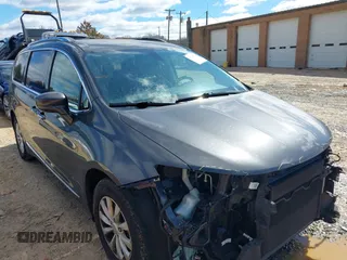 2018 Chrysler Pacifica Touring L with VIN 2C4RC1BG4JR204161, listed as a IAAI auction lot 41737734 with 87,323 mi miles and . Bid and sale history available at DreamBid. Image 1.