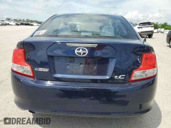 2013 Scion tC z VIN JTKJF5C77D3045734, wystawiony jako Copart lot #55356405 z przebiegiem 174 691 mil mil oraz Szkody całkowita. Historia ofert i sprzedaży dostępna na DreamBid. Obrazek 6.