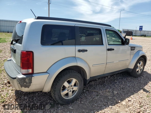 2008 Dodge Nitro SXT z VIN 1D8GU28K98W178732, wystawiony jako Copart lot #61411305 z przebiegiem 185 194 mil mil oraz Czysty tytuł • Clean title. Historia ofert i sprzedaży dostępna na DreamBid. Obrazek 3.