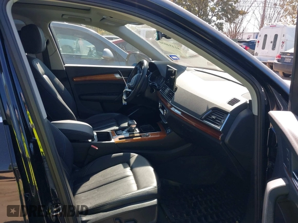 2021 Audi Q5 Premium with VIN WA1AAAFY8M2126213, listed as a IAAI auction lot 41454050 with 38,057 mi miles. Bid and sale history available at carsss.com. Image 5.