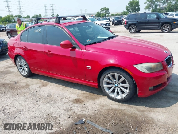 2011 BMW 3 Series 328i xDrive z VIN WBAPK5C52BA661343, wystawiony jako IAAI lot #42472552 z przebiegiem 114 033 mil mil oraz . Historia ofert i sprzedaży dostępna na DreamBid. Obrazek 1.