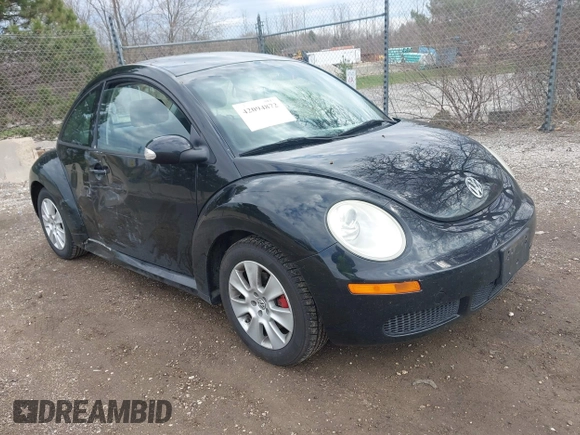 2010 Volkswagen New Beetle Coupe with VIN 3VWPW3AG6AM021330, listed as a IAAI auction lot 42094872 with 124,908 mi miles. Bid and sale history available at carsss.com. Image 1.