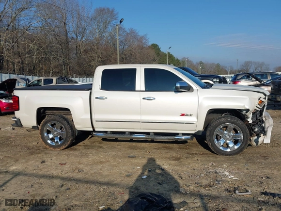 2015 Chevrolet Silverado 1500 LT with VIN 3GCUKREHXFG460818, listed as a IAAI auction lot 41491758 with 211,704 mi miles. Bid and sale history available at carsss.com. Image 13.