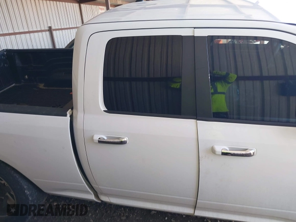 2017 Ram 1500 SLT z VIN 1C6RR7GT6HS537534, wystawiony jako IAAI lot #40744482 z przebiegiem 148 661 mil mil oraz . Historia ofert i sprzedaży dostępna na DreamBid. Obrazek 13.