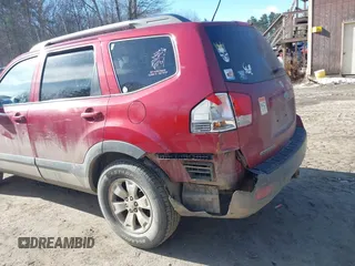 2009 Kia Borrego LX with VIN KNDJH741495032040, listed as a IAAI auction lot 41740606 with 305,209 mi miles. Bid and sale history available at carsss.com. Image 6.