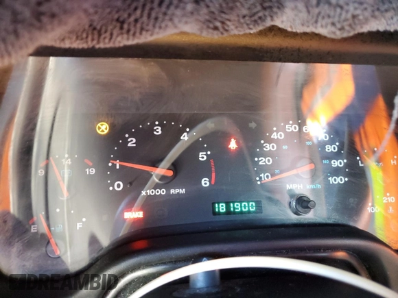 2003 Jeep Wrangler Sahara z VIN 1J4FA59SX3P302622, wystawiony jako Copart lot #52756105 z przebiegiem 181 900 mil mil oraz Szkoda całkowita • Salvage title. Historia ofert i sprzedaży dostępna na DreamBid. Obrazek 9.
