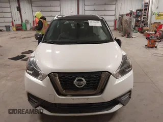 2019 Nissan Kicks SR with VIN 3N1CP5CU8KL550656, listed as a IAAI auction lot 41490725 with 33,281 mi miles. Bid and sale history available at carsss.com. Image 12.