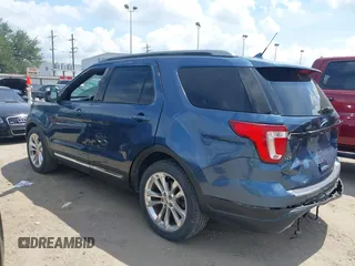 2018 Ford Explorer XLT z VIN 1FM5K7D89JGA54555, wystawiony jako IAAI lot #42375872 z przebiegiem 89 115 mil mil oraz . Historia ofert i sprzedaży dostępna na DreamBid. Obrazek 3.
