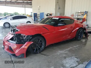 2023 Toyota Supra 3.0 z VIN WZ1DB0G05PW059555, wystawiony jako Copart lot #58417825 z przebiegiem 20 026 mil mil oraz Szkoda całkowita • Salvage title. Historia ofert i sprzedaży dostępna na DreamBid. Obrazek 1.
