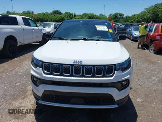 2023 Jeep Compass (RED) Edition z VIN 3C4NJDCN7PT555428, wystawiony jako IAAI lot #42309473 z przebiegiem 46 046 mil mil oraz . Historia ofert i sprzedaży dostępna na DreamBid. Obrazek 6.