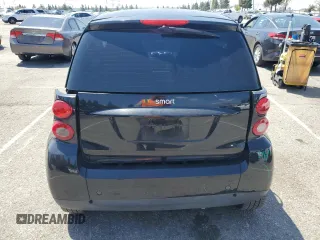 2009 Smart fortwo Pure z VIN WMEEJ31X79K272757, wystawiony jako Copart lot #54772585 z przebiegiem 100 977 mil mil oraz Szkody całkowita. Historia ofert i sprzedaży dostępna na DreamBid. Obrazek 6.