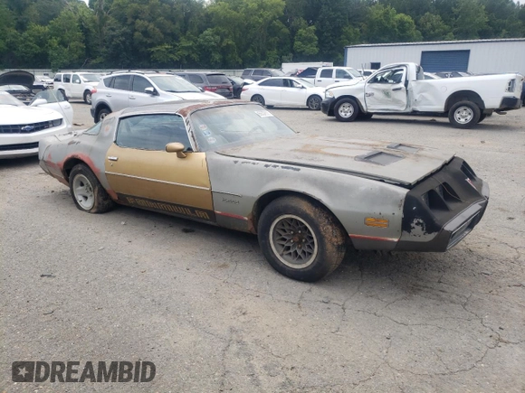 1979 Pontiac Firebird z VIN 2V8729L171075, wystawiony jako Copart lot #65532655 z przebiegiem 17 594 mil mil oraz Czysty tytuł • Clean title. Historia ofert i sprzedaży dostępna na DreamBid. Obrazek 4.