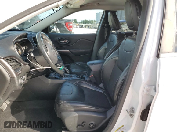 2019 Jeep Cherokee Latitude Plus z VIN 1C4PJLLB4KD324381, wystawiony jako Copart lot #44211445 z przebiegiem 111 684 mil mil oraz Nie do naprawy • Non repairable. Historia ofert i sprzedaży dostępna na DreamBid. Obrazek 7.