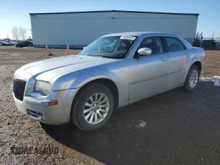 2010 Chrysler 300 Touring z VIN 2C3CA5CV2AH275899, wystawiony jako Copart lot #76606624 z przebiegiem 168 238 mil mil oraz Czysty tytuł • Clean title. Historia ofert i sprzedaży dostępna na DreamBid. Obrazek 1.