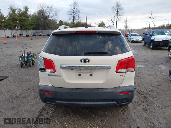 2011 Kia Sorento EX with VIN 5XYKU4A13BG003130, listed as a IAAI auction lot 41209337 with 162,058 mi miles. Bid and sale history available at carsss.com. Image 16.