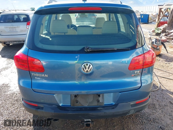 2017 Volkswagen Tiguan S with VIN WVGBV7AX4HK029852, listed as a IAAI auction lot 41654651 with 37,759 mi miles and . Bid and sale history available at DreamBid. Image 17.