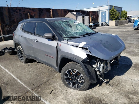 2019 Jeep Compass Trailhawk z VIN 3C4NJDDB7KT661987, wystawiony jako Copart lot #56064785 z przebiegiem Nie podano mil oraz Szkoda całkowita • Salvage title. Historia ofert i sprzedaży dostępna na DreamBid. Obrazek 4.