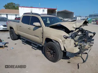 2018 Toyota Tacoma SR5 z VIN 3TMDZ5BN4JM039802, wystawiony jako IAAI lot #42300924 z przebiegiem 48 828 mil mil oraz . Historia ofert i sprzedaży dostępna na DreamBid. Obrazek 1.