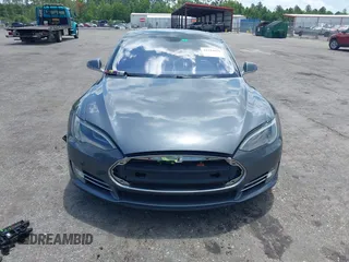 2013 Tesla Model S Performance с VIN 5YJSA1DP9DFP17832, выставлен на аукционе IAAI как лот 42444829 с пробегом 157 909 миль миль и . История ставок и продаж доступна на DreamBid. Изображение 11.