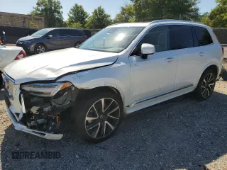 2023 Volvo XC90 Plus z VIN YV40621N4P1907548, wystawiony jako Copart lot #69858214 z przebiegiem 27 474 mil mil oraz Szkoda całkowita • Salvage title. Historia ofert i sprzedaży dostępna na DreamBid. Obrazek 1.