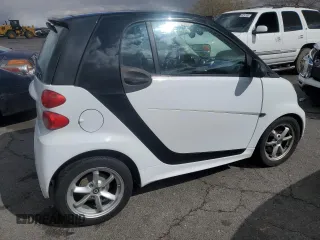 2015 Smart fortwo Passion z VIN WMEEJ3BA5FK812094, wystawiony jako Copart lot #48247405 z przebiegiem 79 913 mil mil oraz Szkody całkowita. Historia ofert i sprzedaży dostępna na DreamBid. Obrazek 3.
