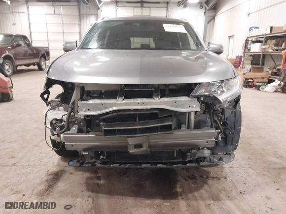 2020 Mitsubishi Outlander PHEV SEL with VIN JA4J24A56LZ010123, listed as a IAAI auction lot 41180860 with 39,101 mi miles. Bid and sale history available at carsss.com. Image 6.